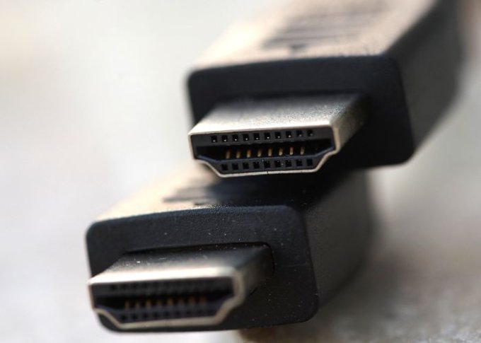 Kabel HDMI do telefonu przygotowany do podłączenia